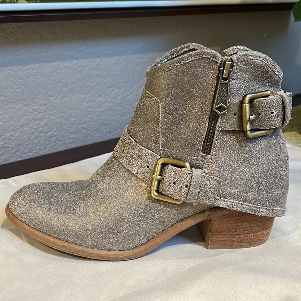 Donald J. Pliner Dalis crackle shimmer gold ankle boots | 6.5